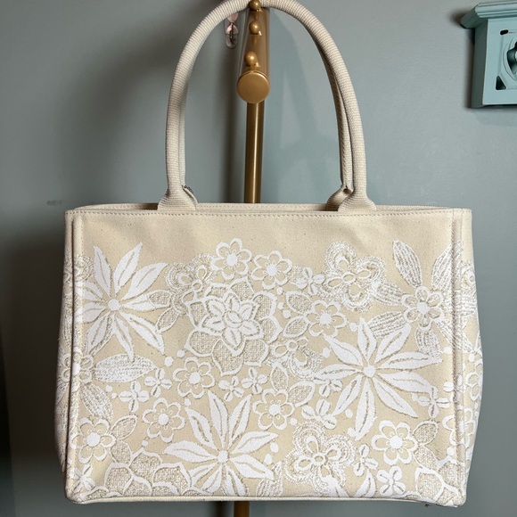 Oscar de la Renta Cream and White Floral Tote - Picture 3 of 7